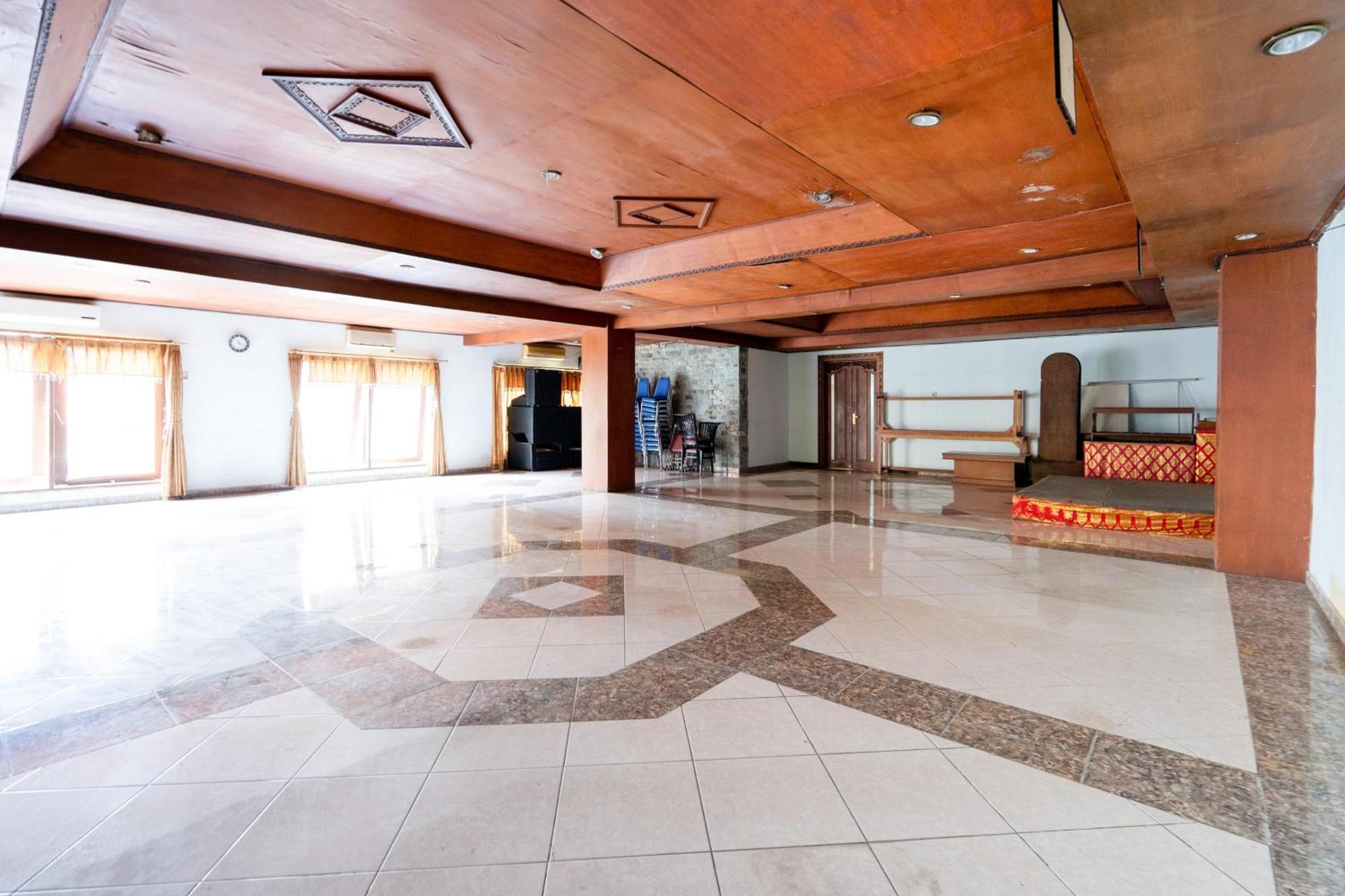Reddoorz Plus At Mahajaya Hotel Denpasar Exterior photo
