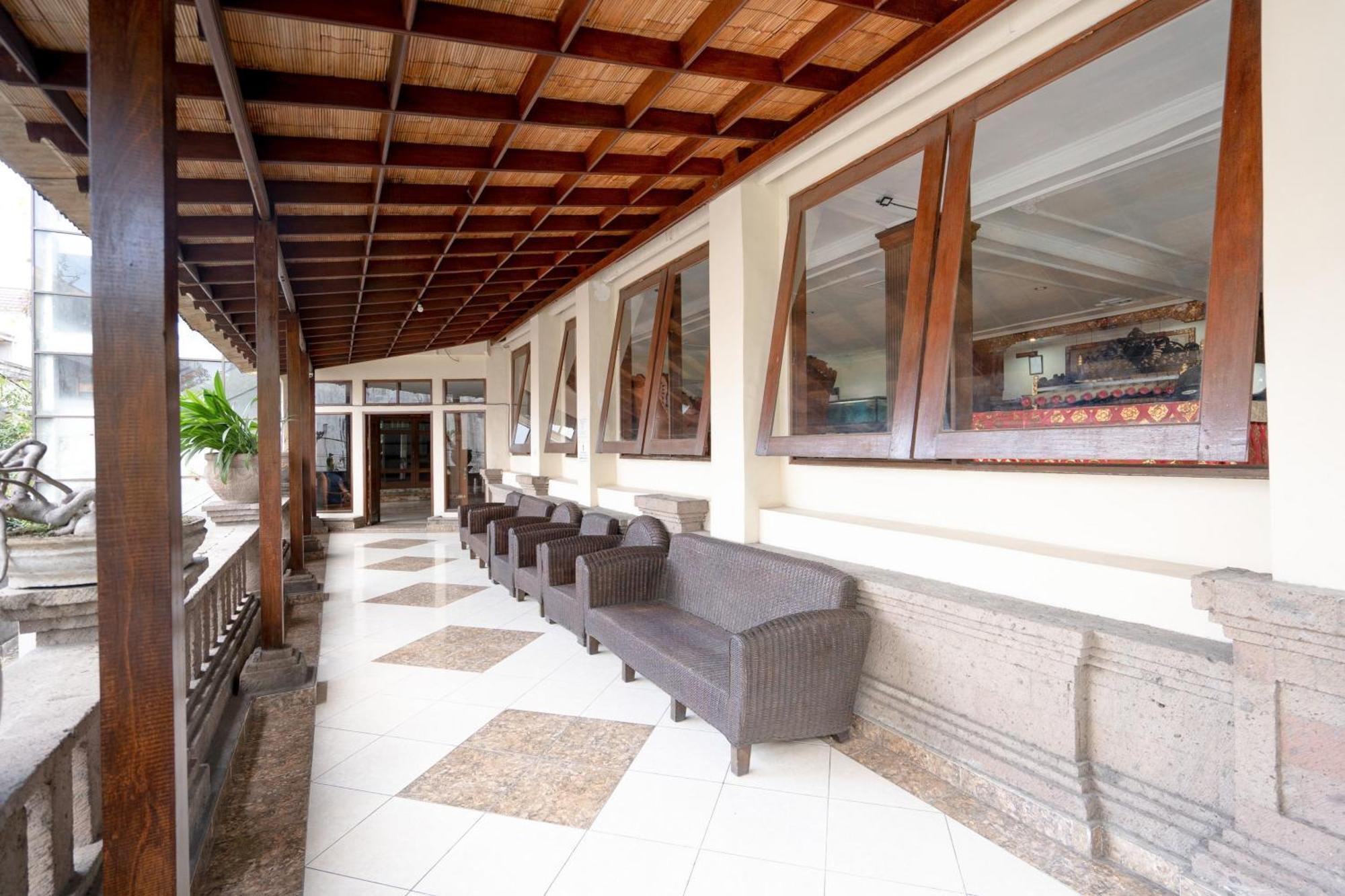 Reddoorz Plus At Mahajaya Hotel Denpasar Exterior photo