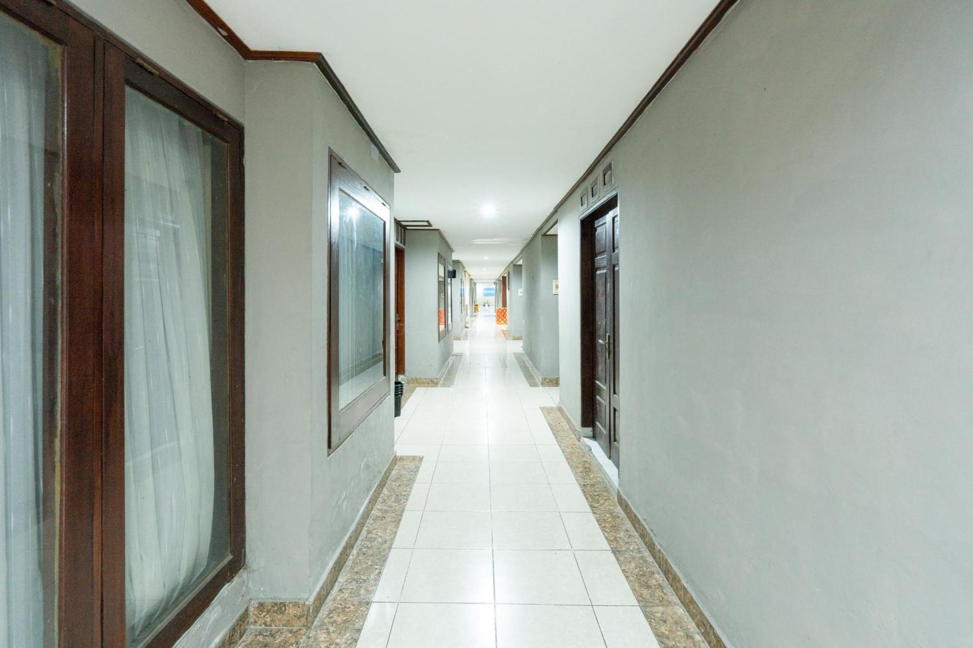 Reddoorz Plus At Mahajaya Hotel Denpasar Exterior photo