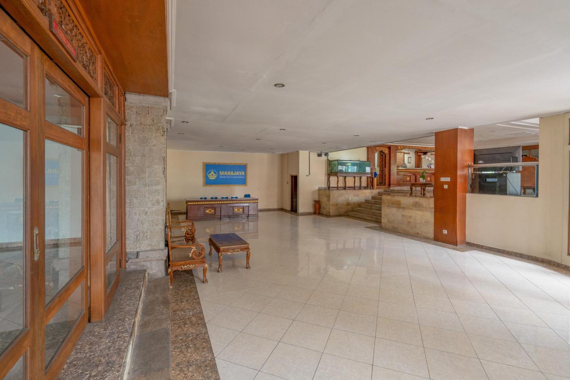 Reddoorz Plus At Mahajaya Hotel Denpasar Exterior photo