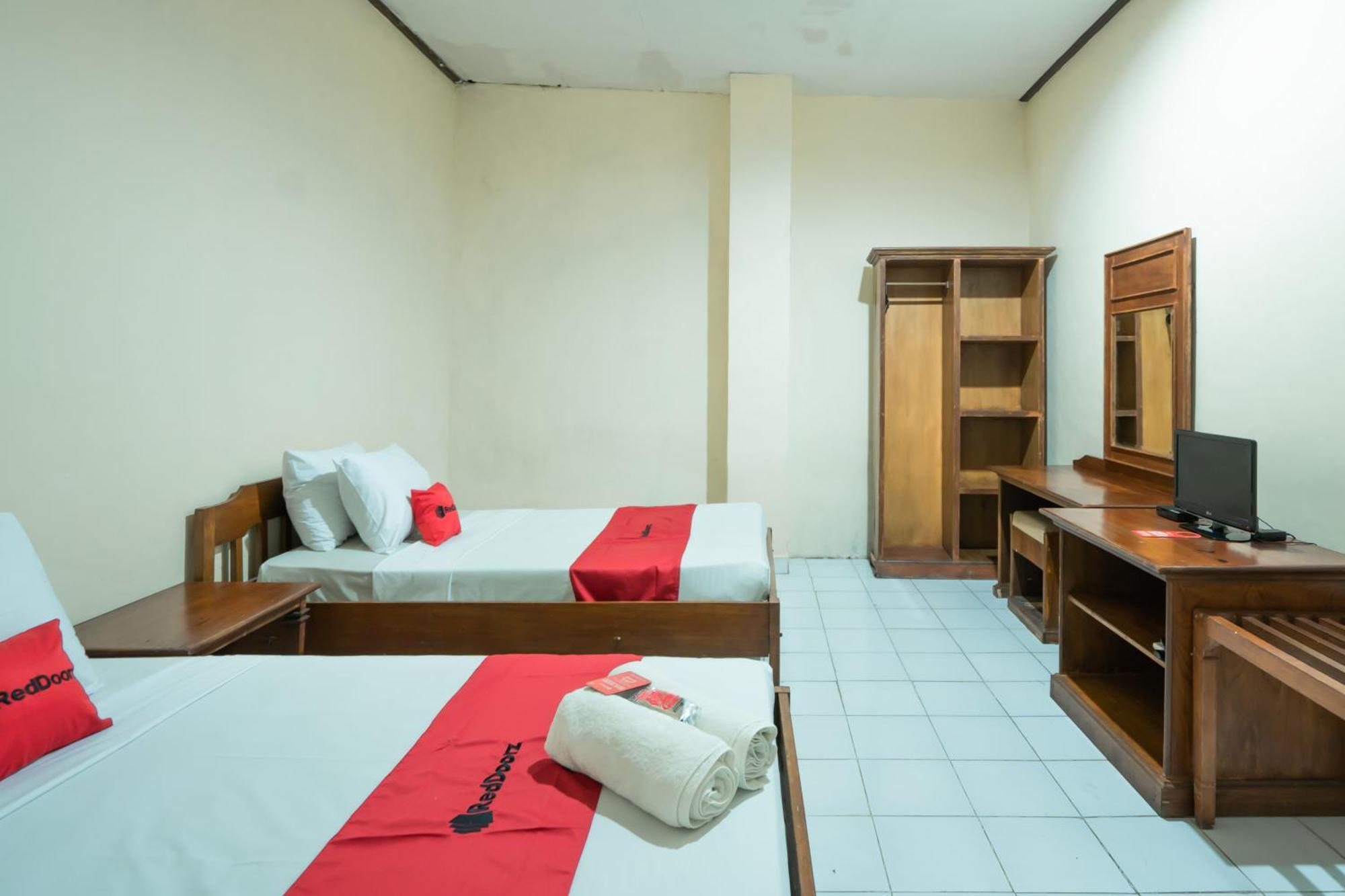 Reddoorz Plus At Mahajaya Hotel Denpasar Exterior photo