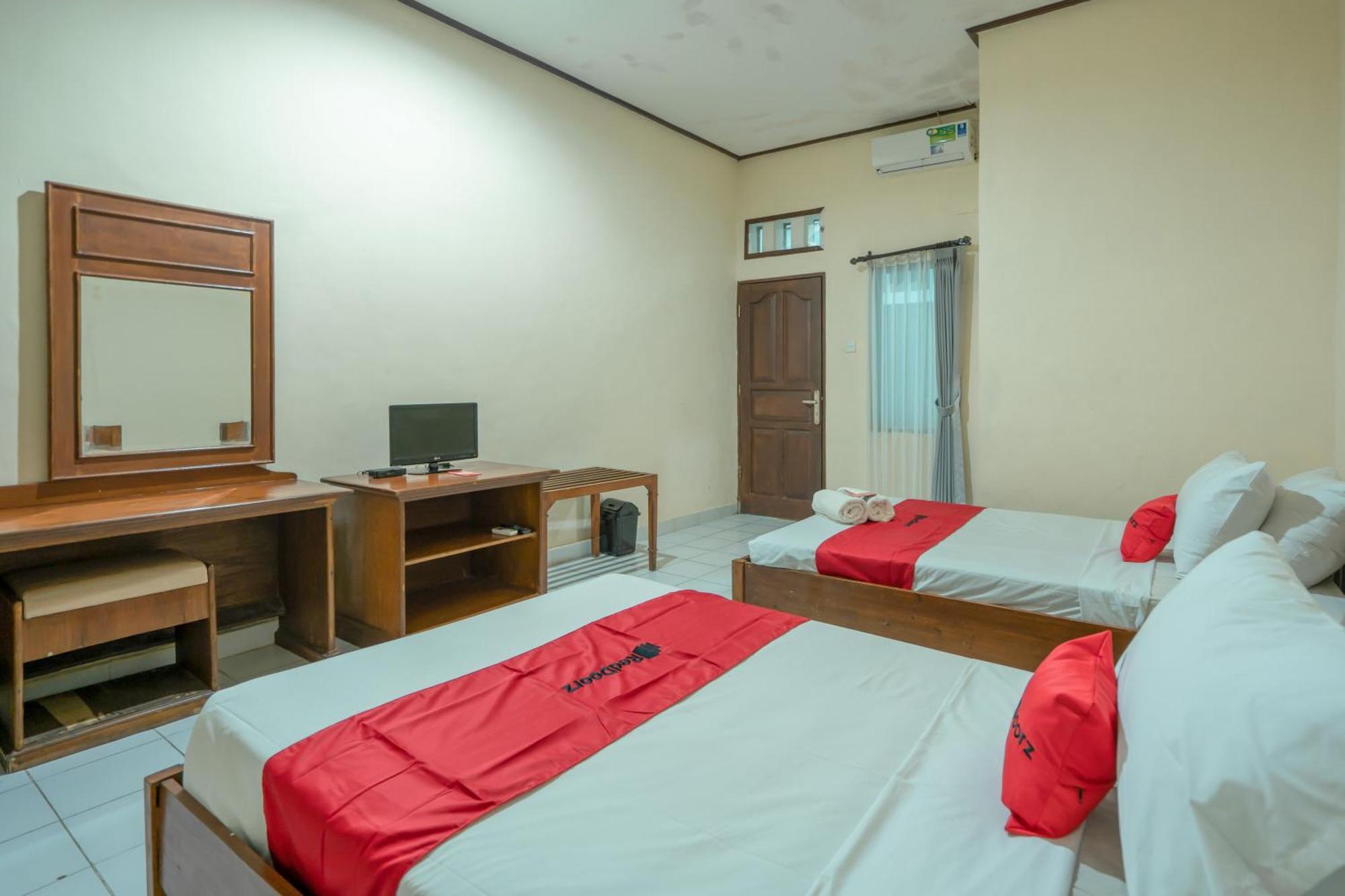 Reddoorz Plus At Mahajaya Hotel Denpasar Exterior photo