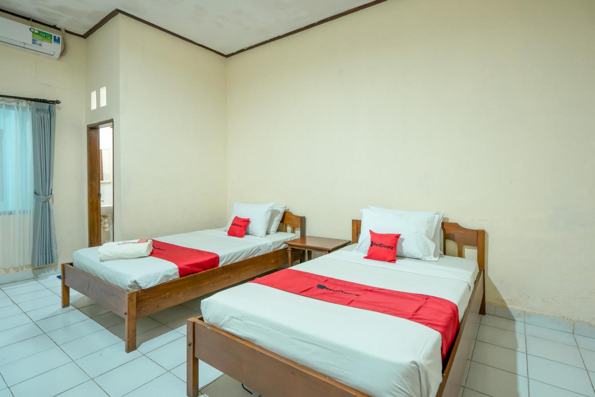 Reddoorz Plus At Mahajaya Hotel Denpasar Exterior photo