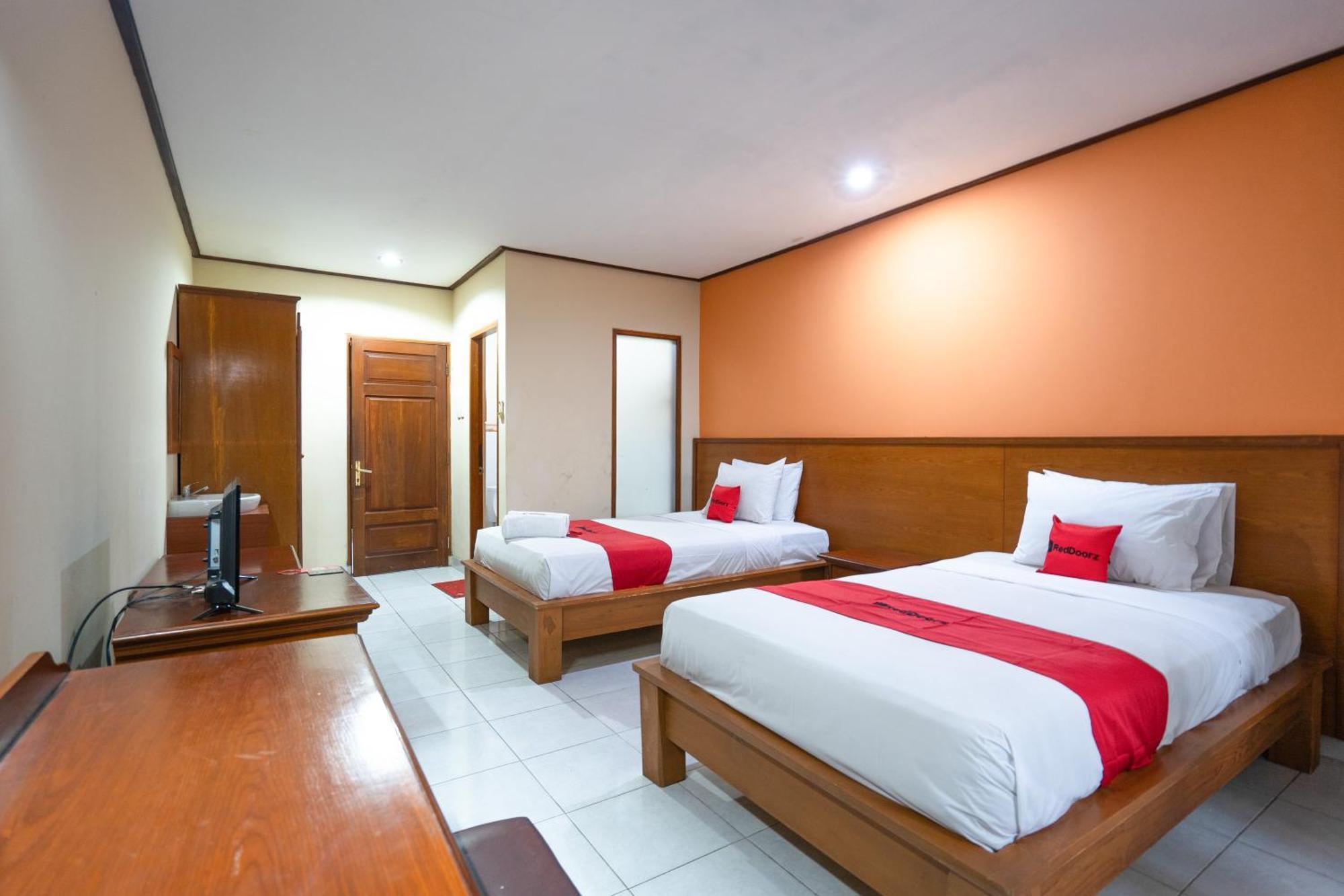 Reddoorz Plus At Mahajaya Hotel Denpasar Exterior photo