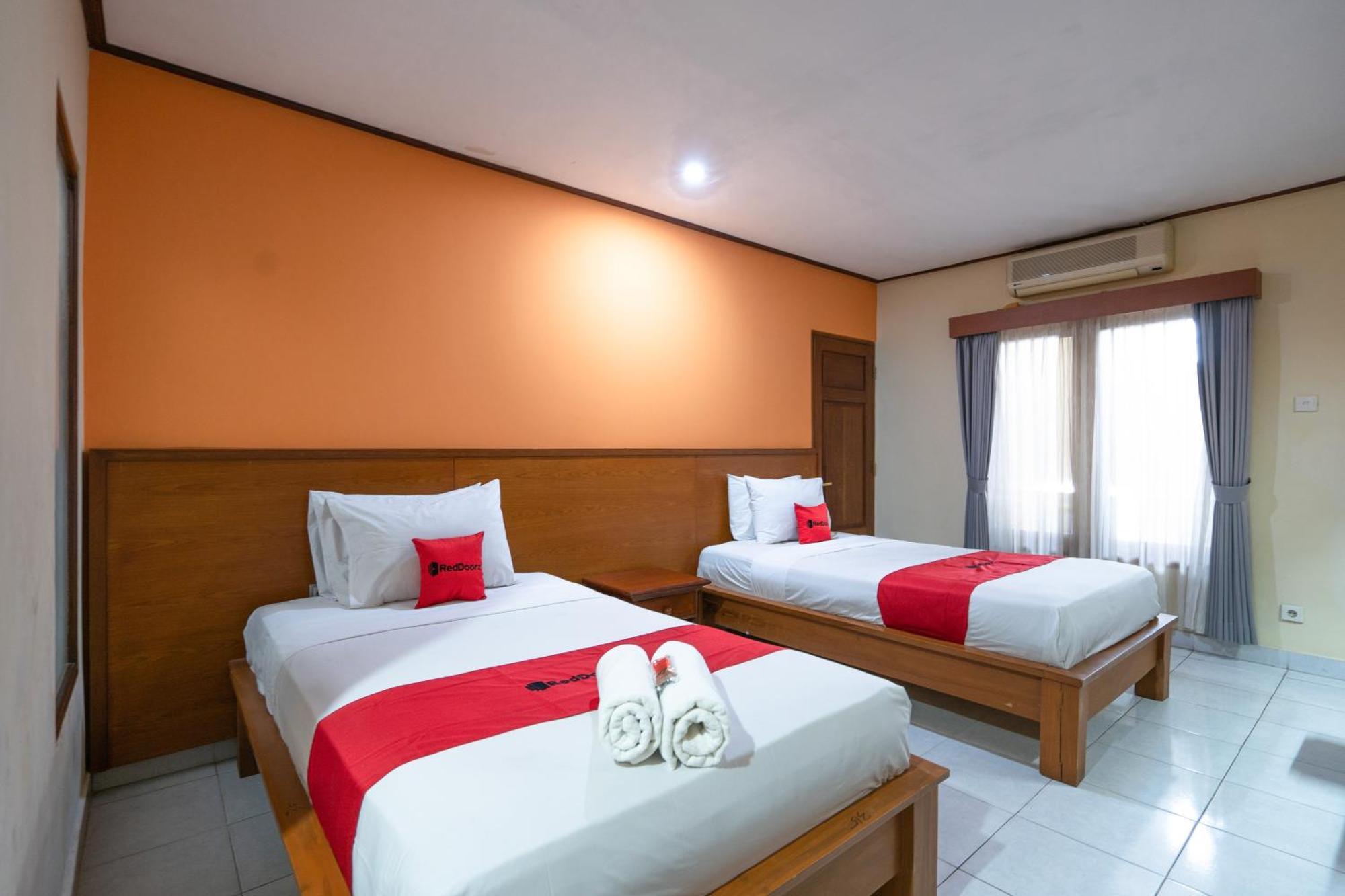 Reddoorz Plus At Mahajaya Hotel Denpasar Exterior photo