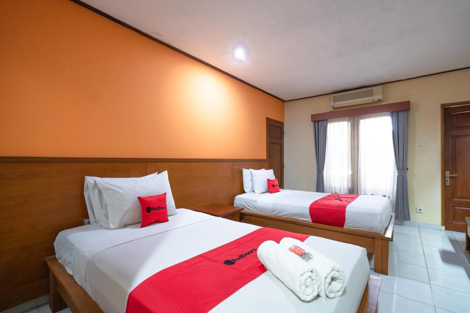 Reddoorz Plus At Mahajaya Hotel Denpasar Exterior photo