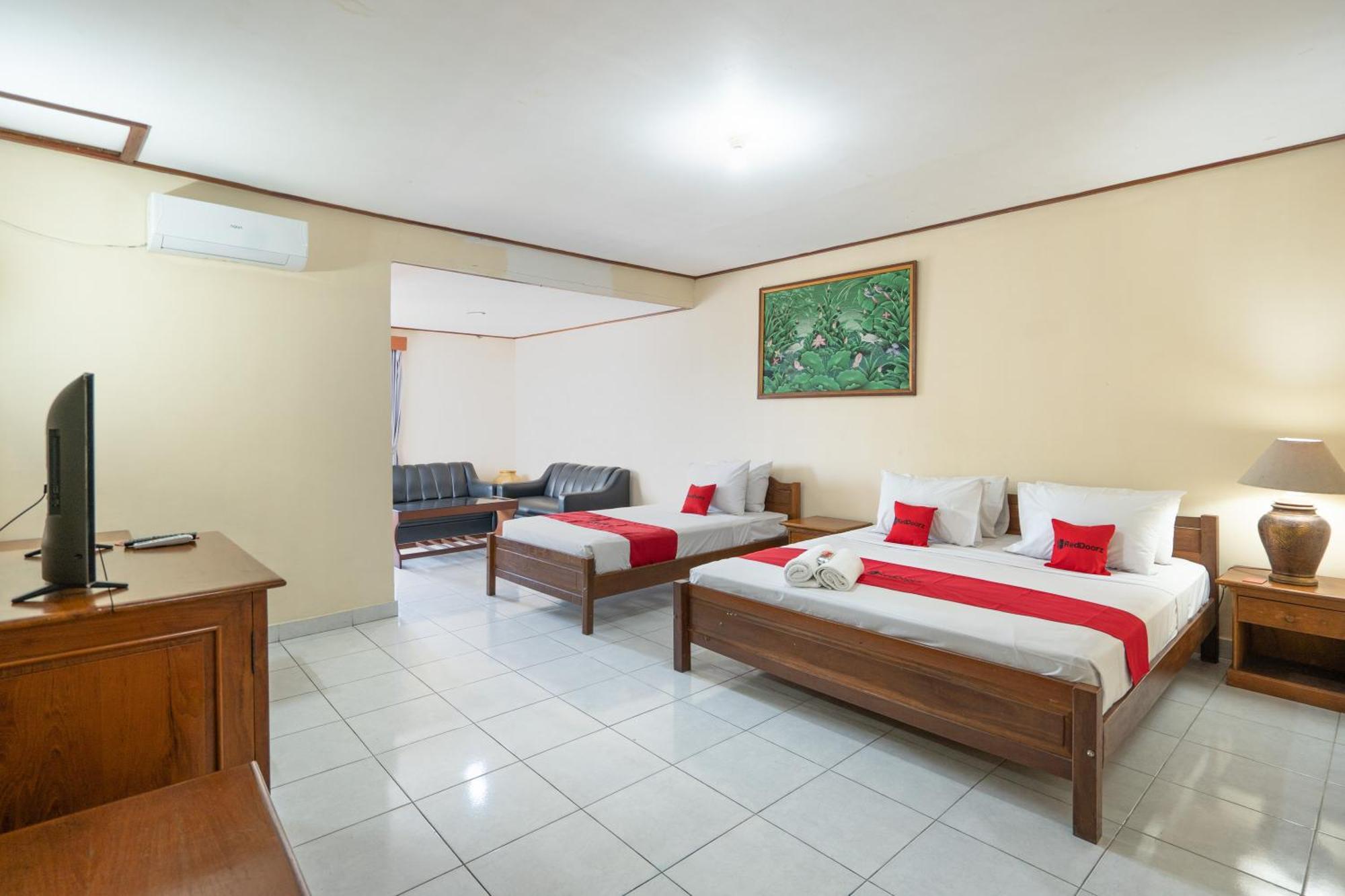 Reddoorz Plus At Mahajaya Hotel Denpasar Exterior photo